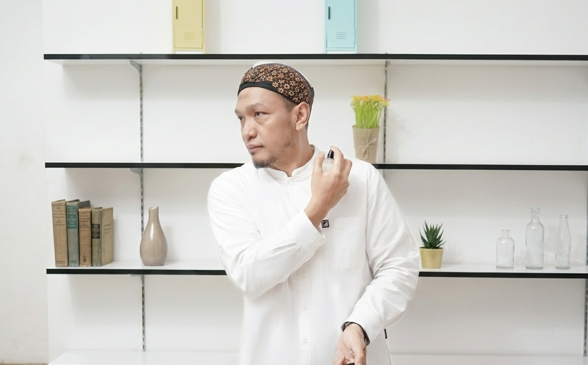 Apa Jadinya Jika Makna Cinta Ust. Salim A. Fillah Diterjemahkan Menjadi Parfum?