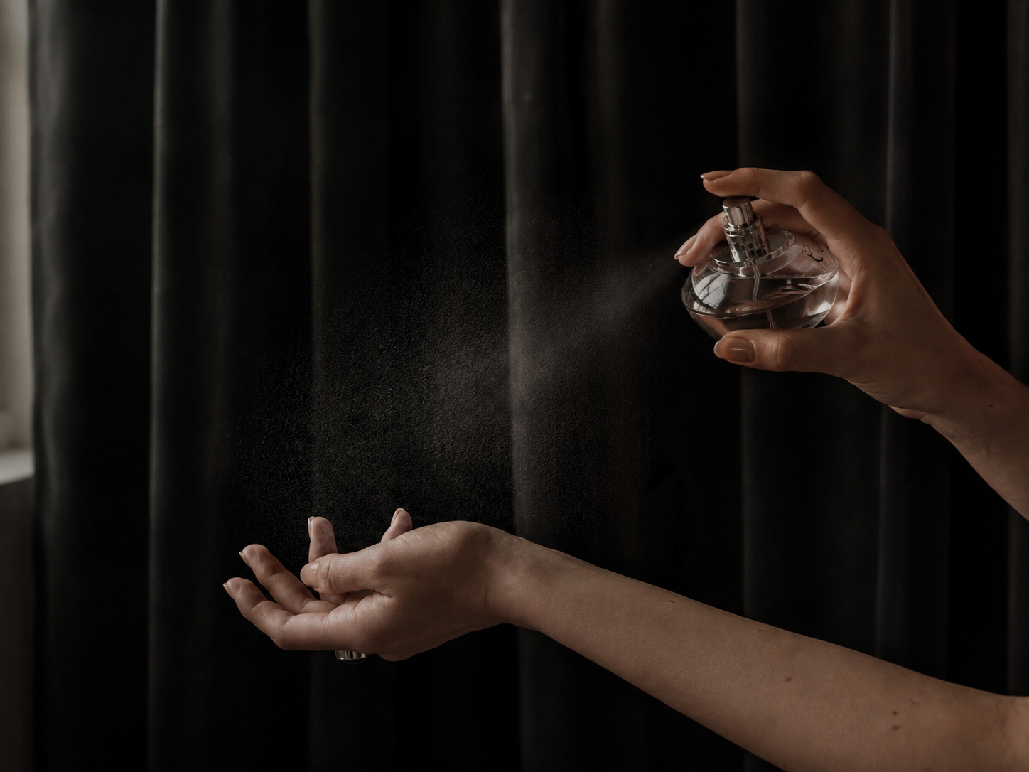 Mitos atau Fakta: Menggosok Pergelangan Tangan Setelah Memakai Parfum Bisa Merusak Aroma?