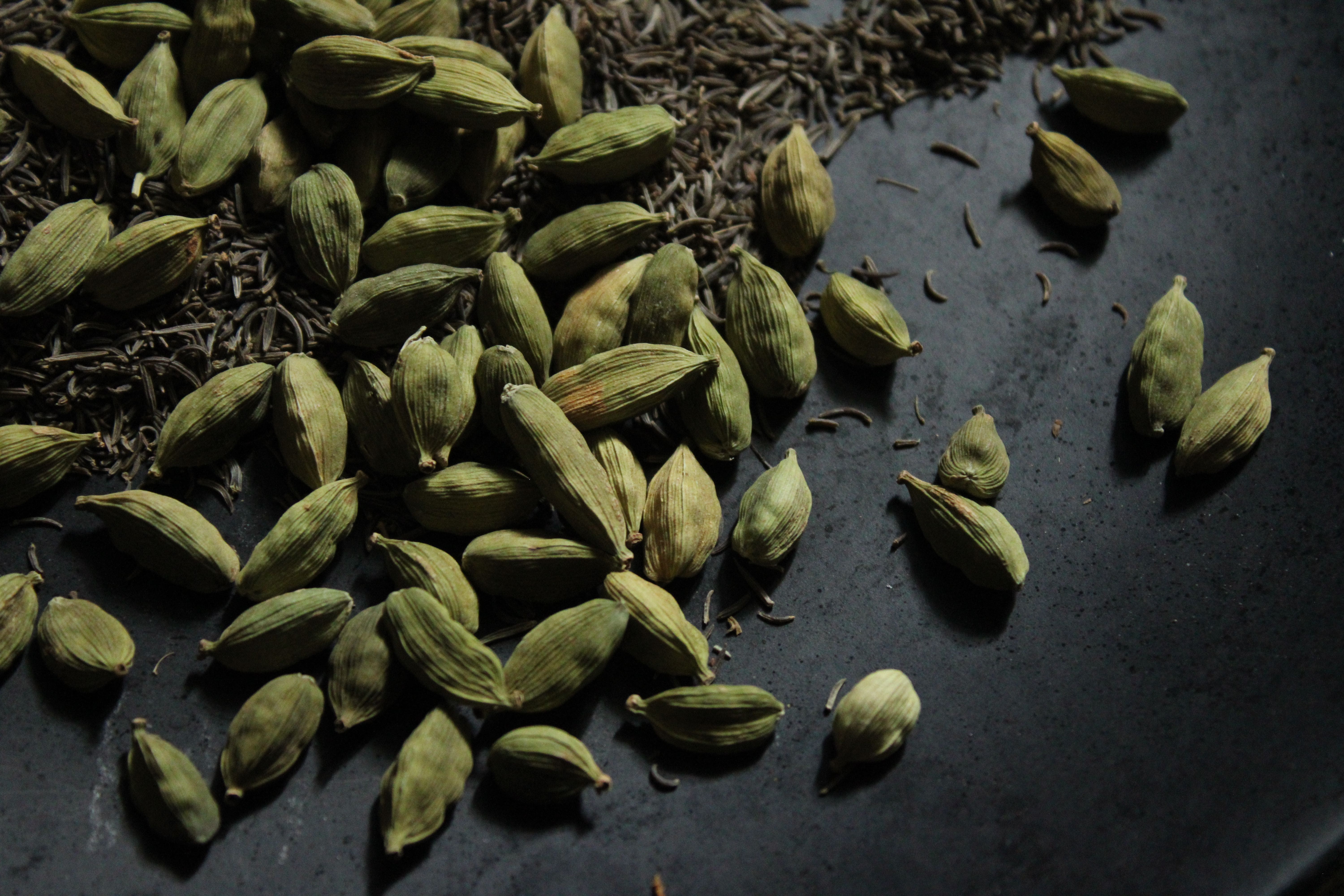 Apa Itu Cardamom? Mengenal Aroma Kapulaga dalam Parfum